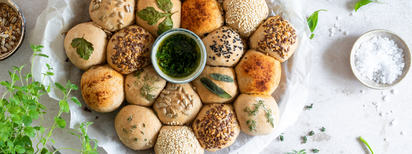 Syrové bochníky à la bubble bread s bylinkami a semienkami